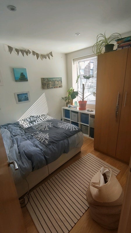 Room 1st Avenue in Greater London