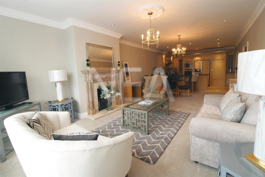Flat Dovedale Close in Reading