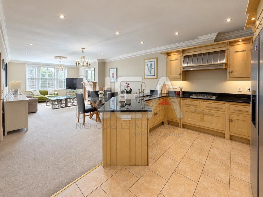 Flat Dovedale Close in Reading
