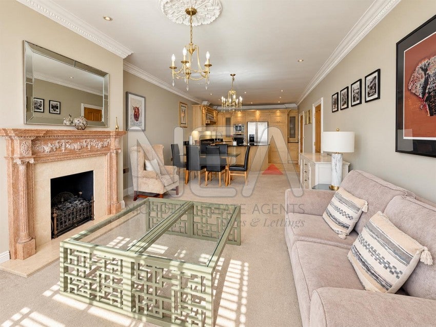 Flat Dovedale Close in Reading