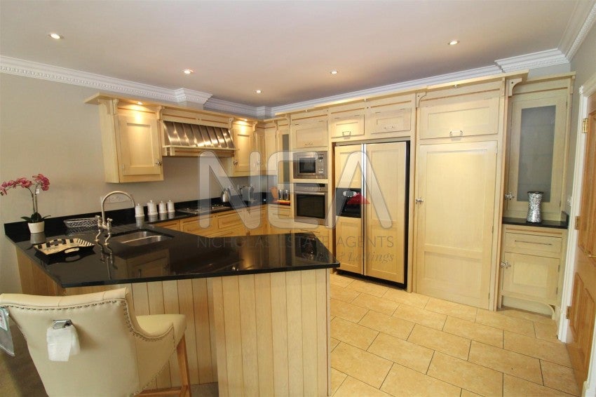 Flat Dovedale Close in Reading