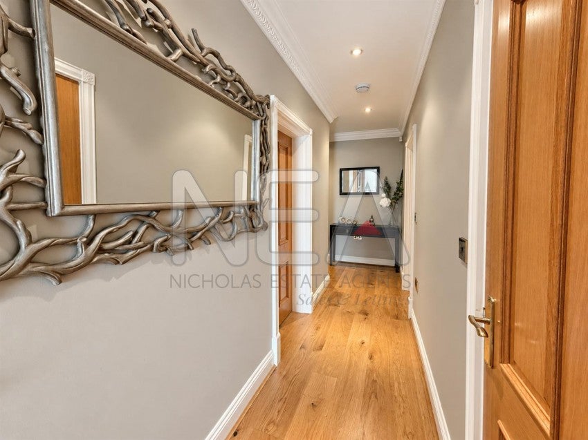 Flat Dovedale Close in Reading