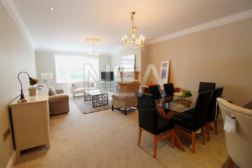 Flat Dovedale Close in Reading