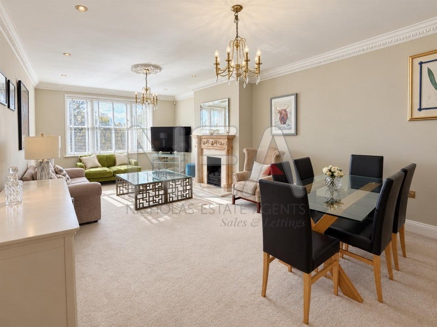 Flat Dovedale Close in Reading