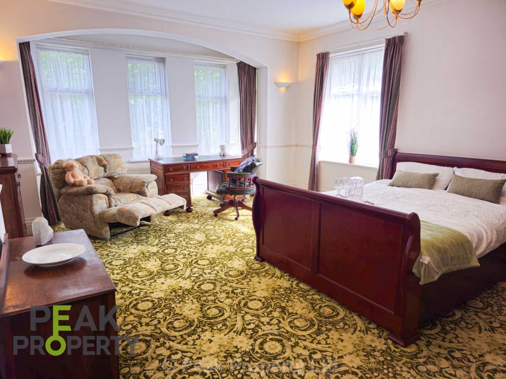 Room Canewdon Road in Southend-on-Sea