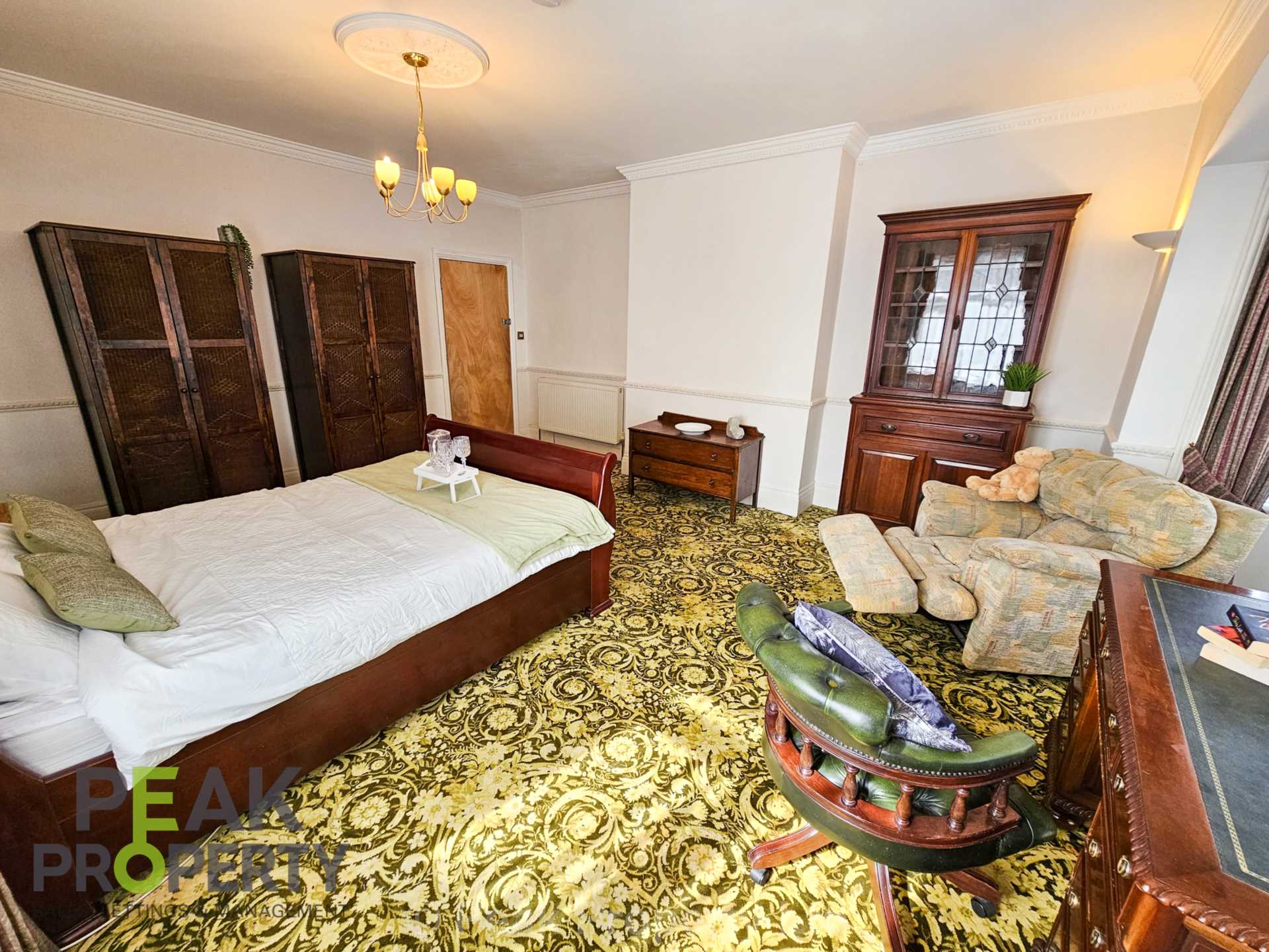 Room Canewdon Road in Southend-on-Sea