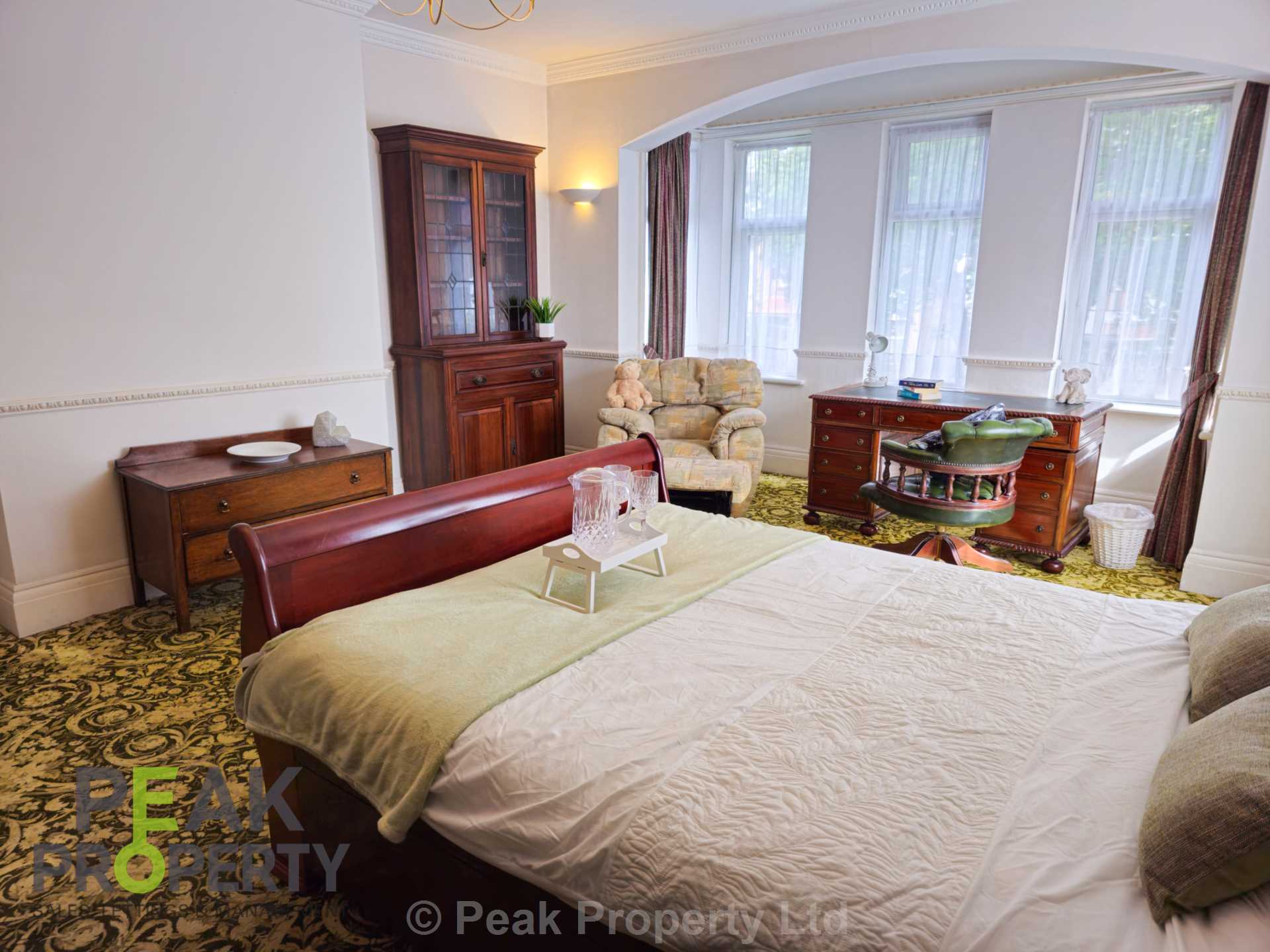 Room Canewdon Road in Southend-on-Sea