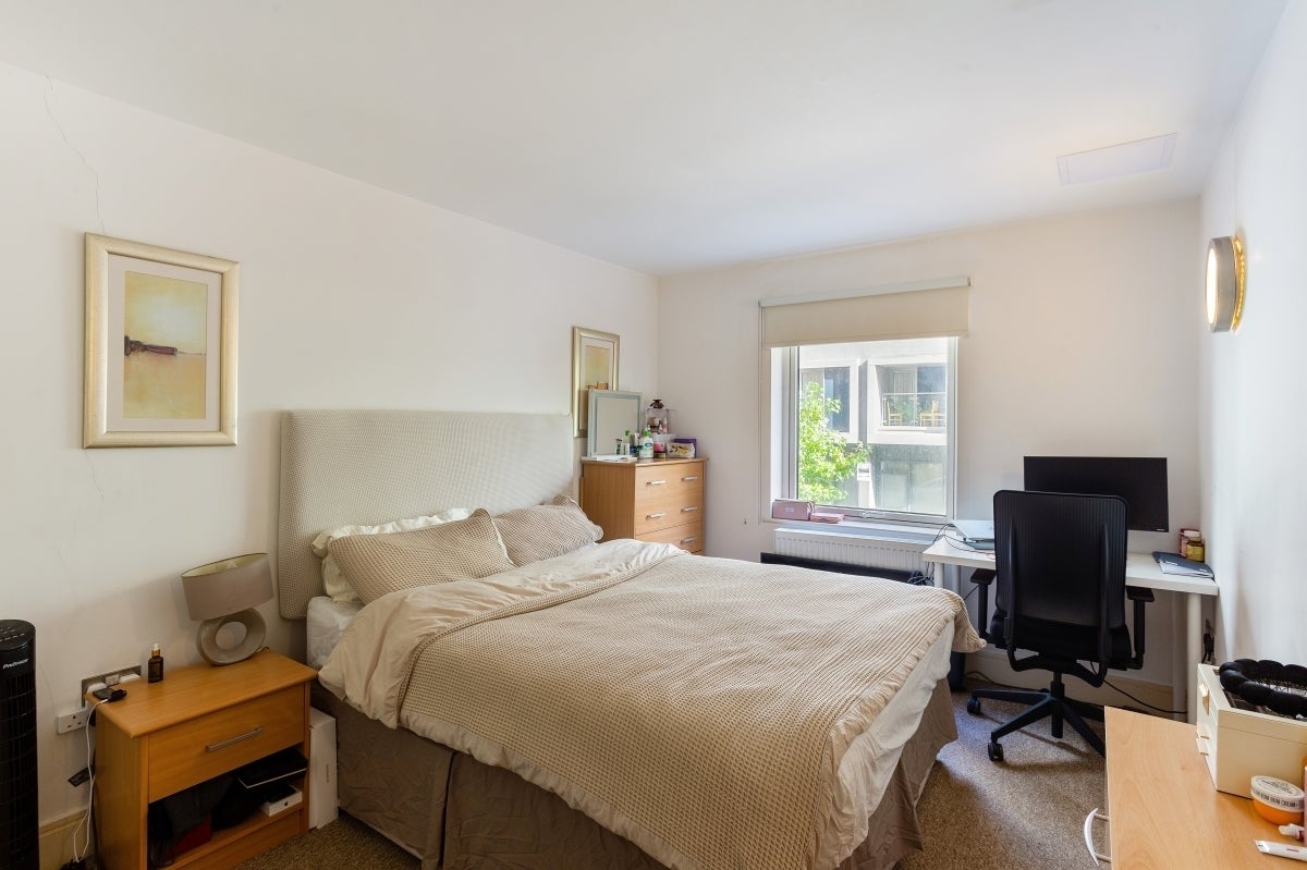 Flat Cassilis Road in Greater London