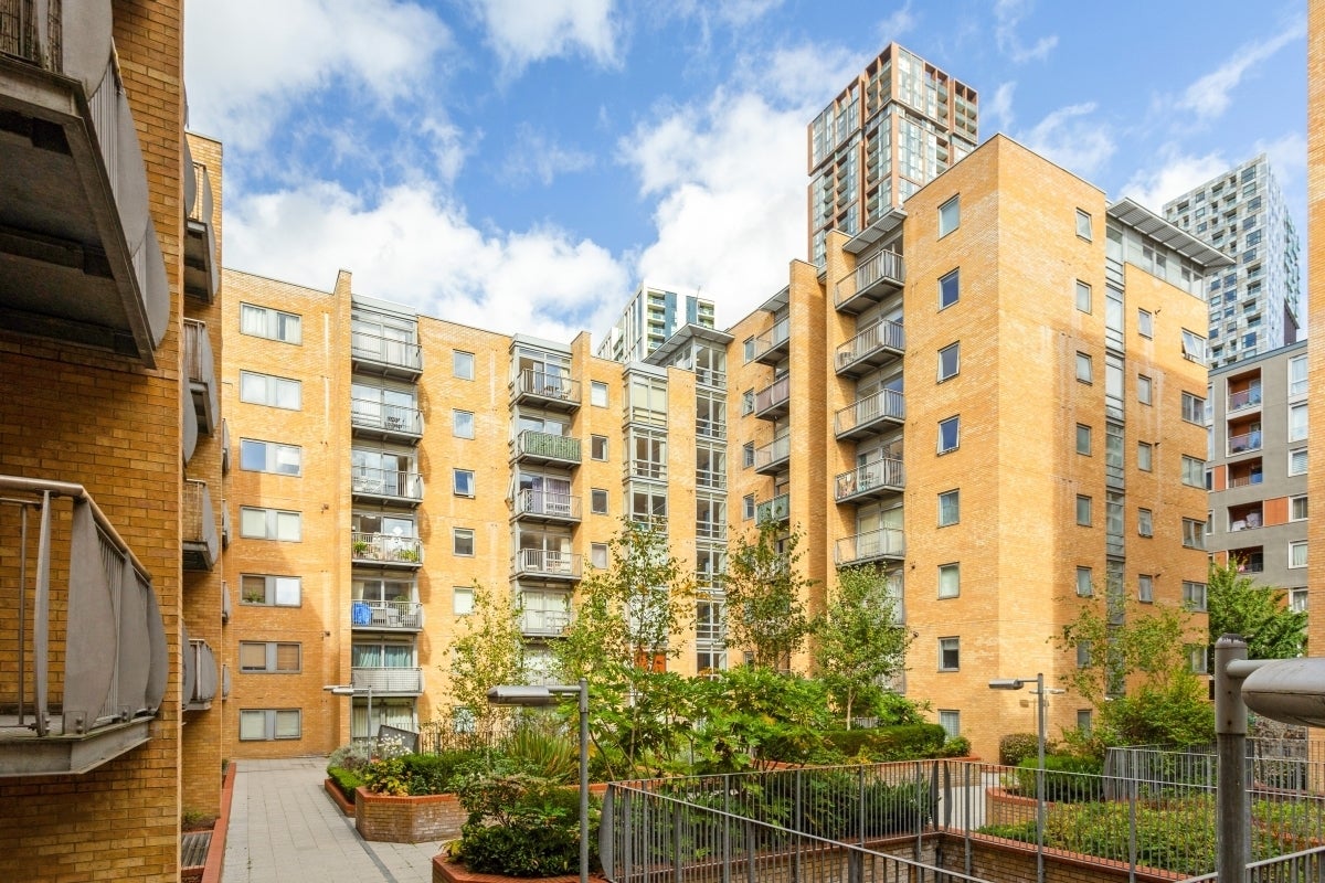 Flat Cassilis Road in Greater London