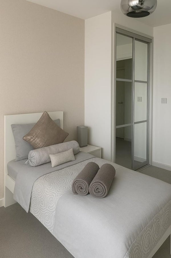 Flat Adenmore Road in London