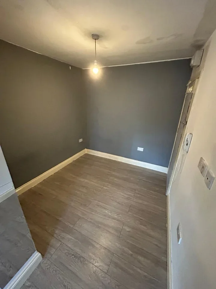 Flat Elmgate Avenue in Greater London
