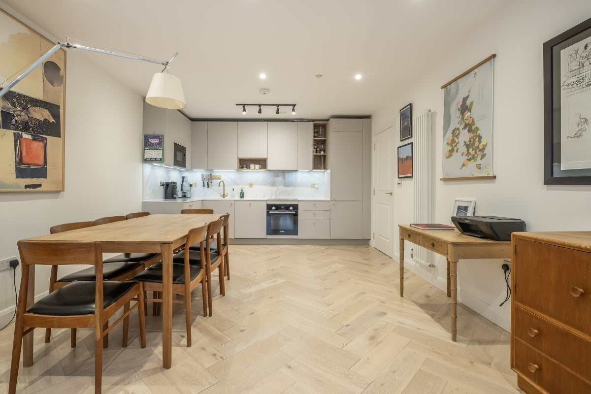Flat Ravensbury Terrace in Greater London