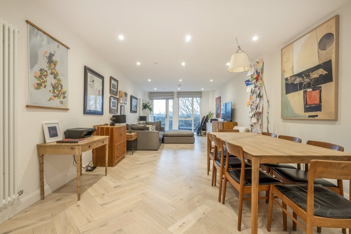 Flat Ravensbury Terrace in Greater London