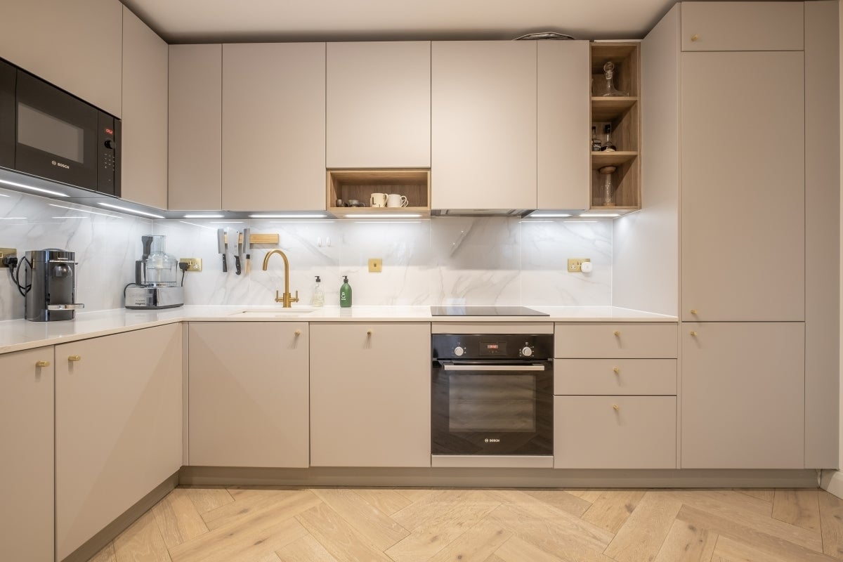 Flat Ravensbury Terrace in Greater London