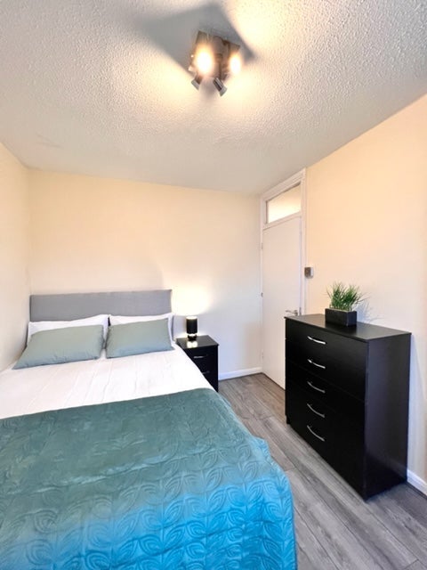 Room Croombs Road in Greater London