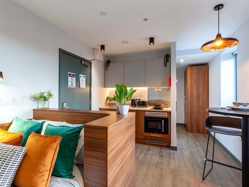 Room High Street in Borough of Runnymede