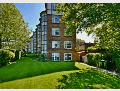 Room Hendon Way in Greater London