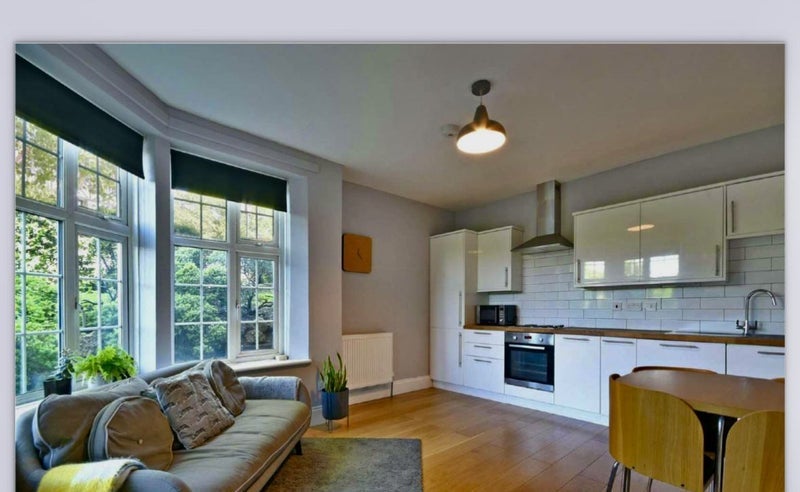 Room Hendon Way in Greater London
