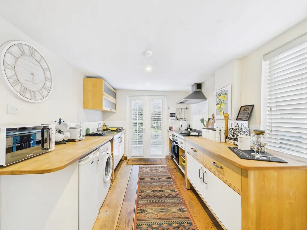 Flat Coneyhurst Road in Billingshurst