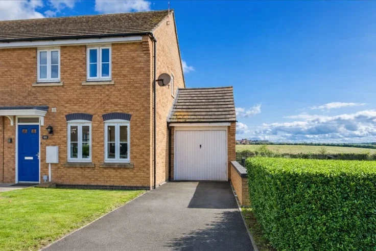 House Brooks Close in Wootton