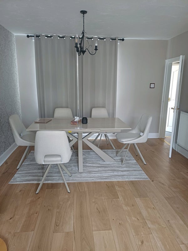 Room Dennis Road in Coventry