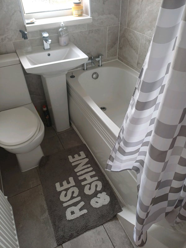 Room Dennis Road in Coventry