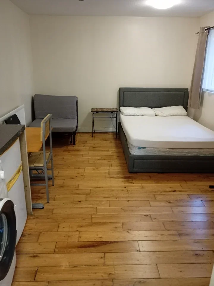 Flat Ellesmere Road in Greater London