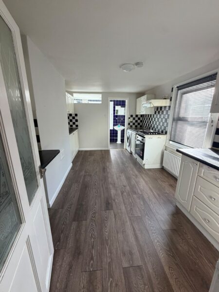 Flat Brookdale Road in Greater London