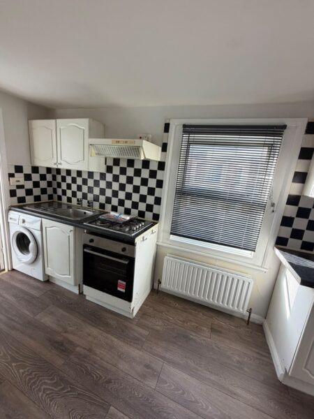 Flat Brookdale Road in Greater London