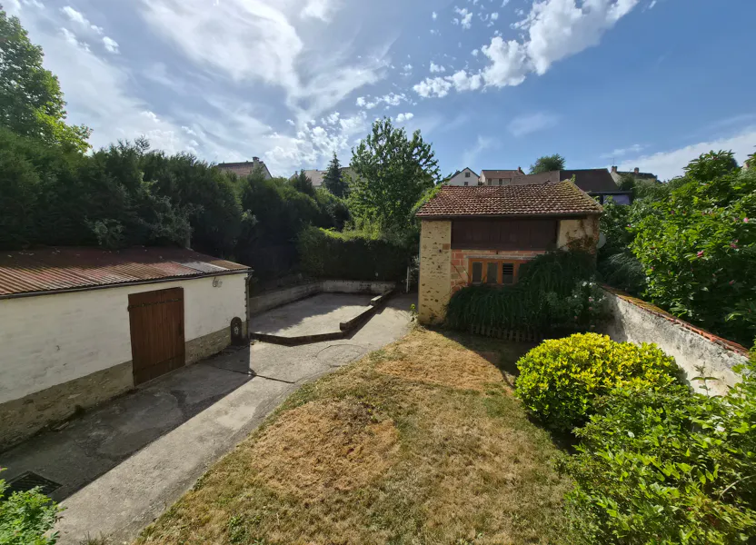 House Avenue de Paris in Montreuil-aux-Lions