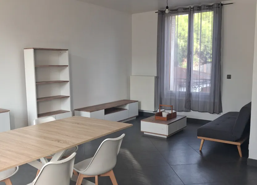 Appartement Avenue de Paris à Montreuil-aux-Lions
