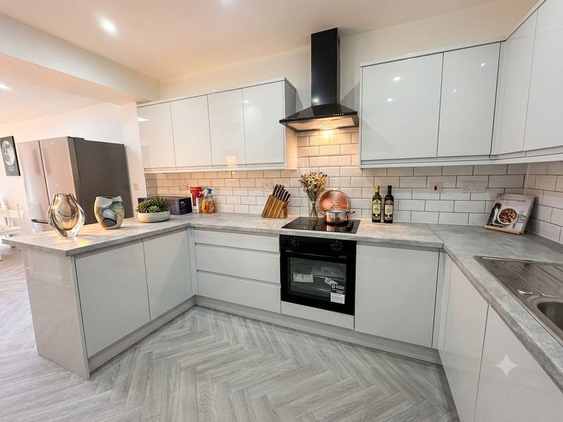Room Hurcott Road in Wyre Forest