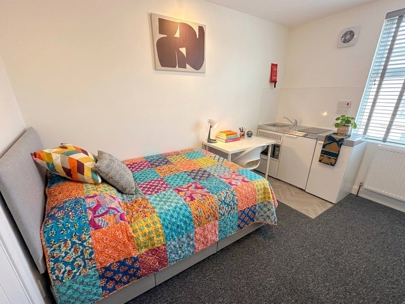 Room Hurcott Road in Wyre Forest