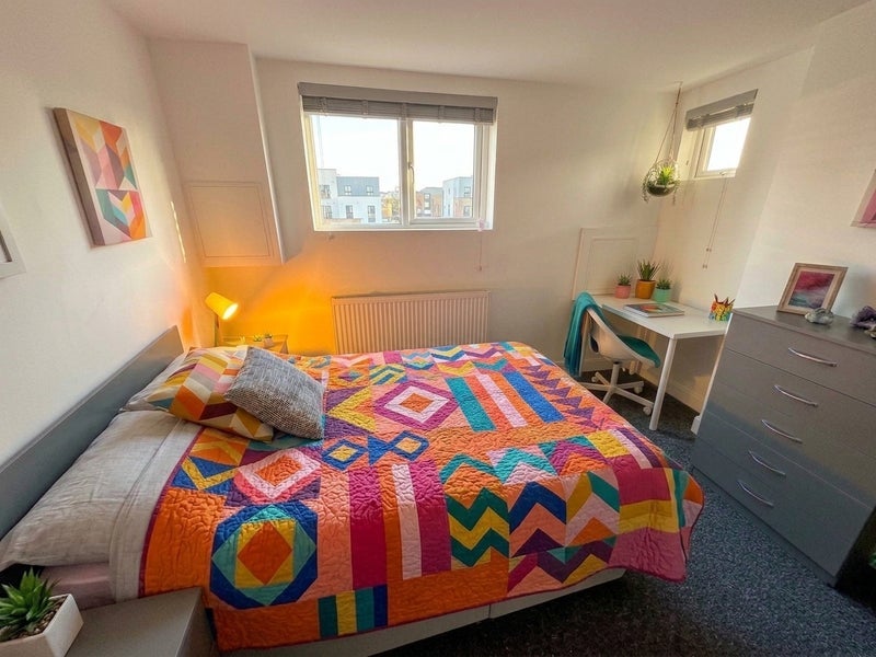 Room Hurcott Road in Wyre Forest