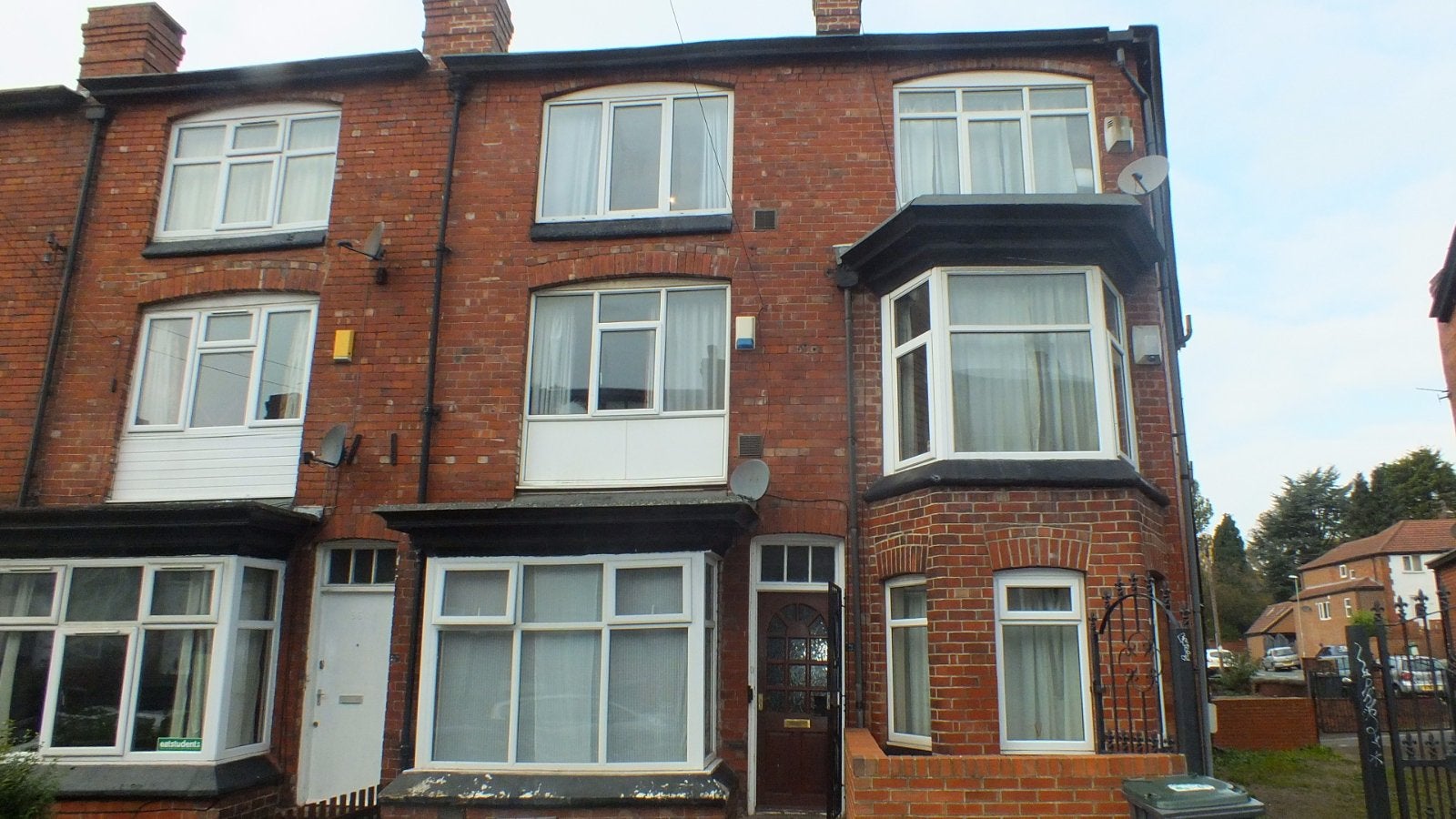 House Back Manor Drive in Leeds