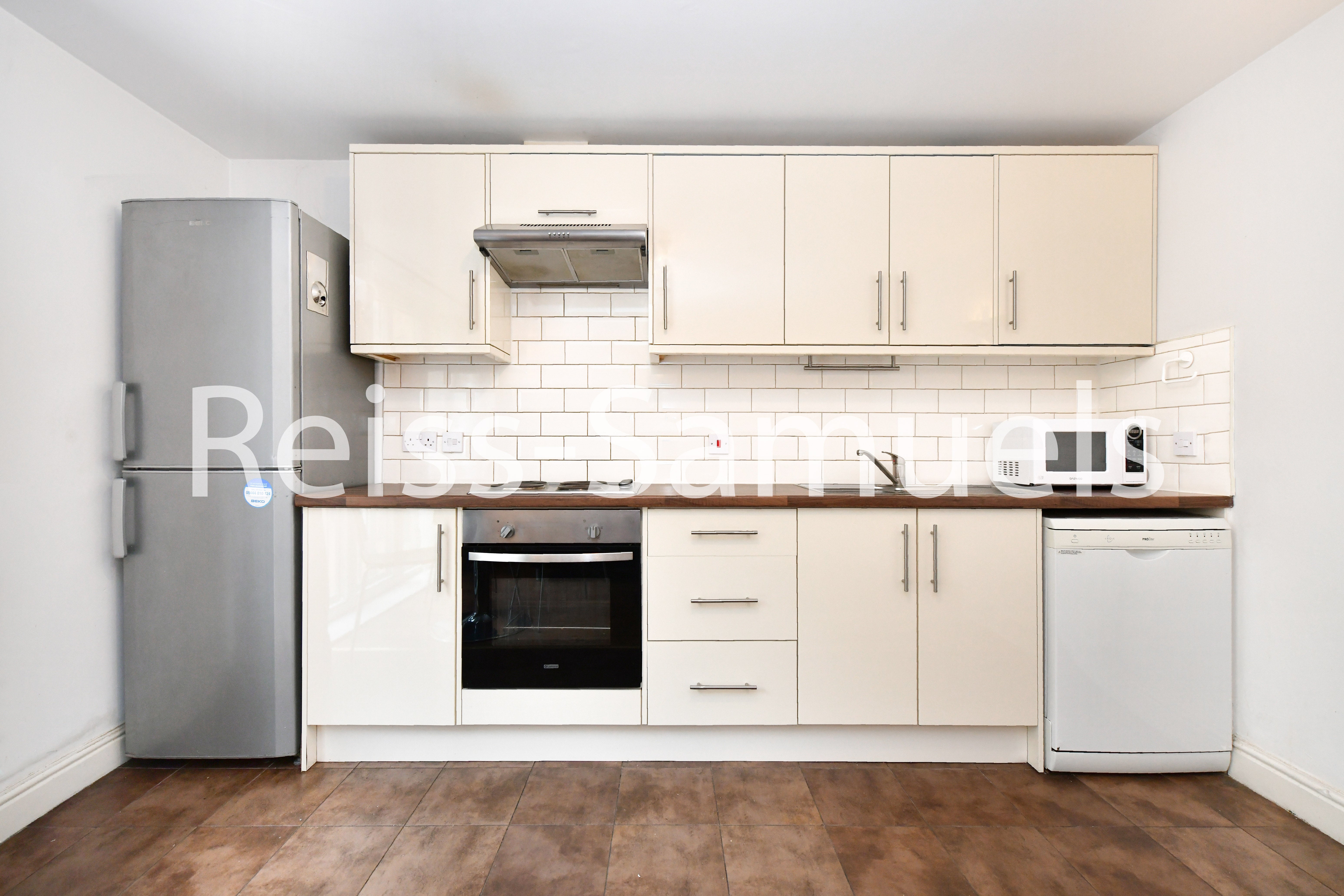 Flat Westferry Road in Greater London