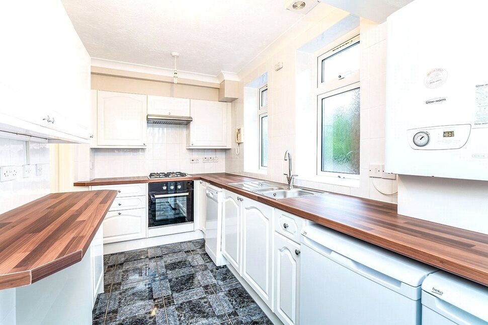 Flat Kanes Hill in Hedge End