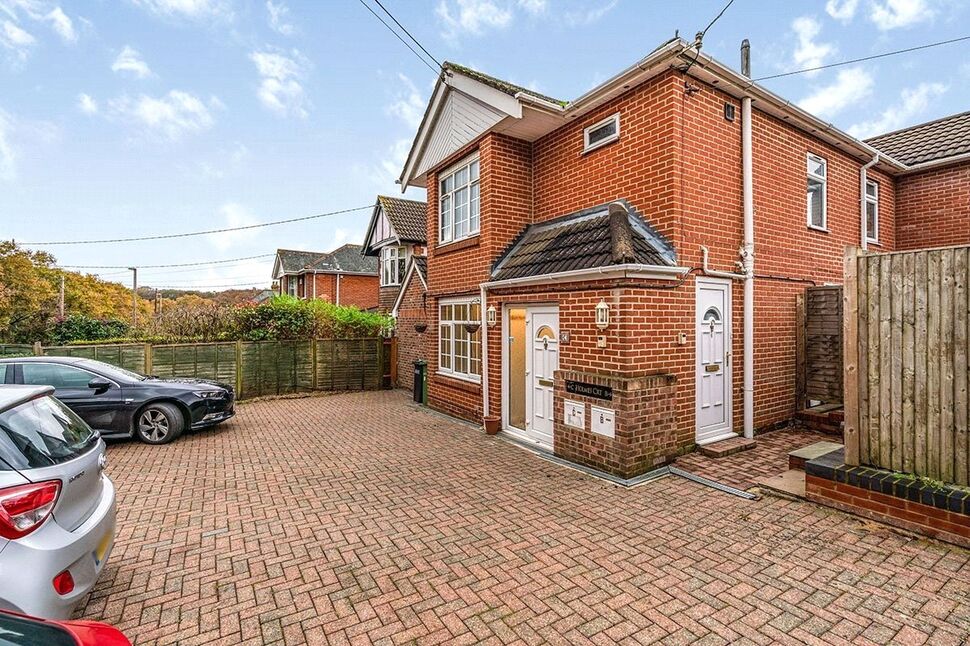 Flat Kanes Hill in Hedge End