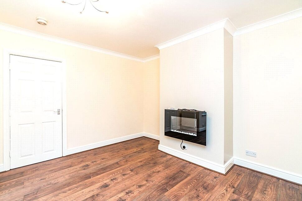 Flat Kanes Hill in Hedge End