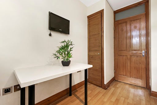 Room Chippenham Road in City of Westminster