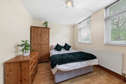 Room Chippenham Road in City of Westminster