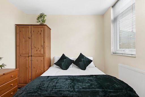 Room Chippenham Road in City of Westminster