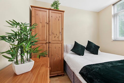 Room Chippenham Road in City of Westminster