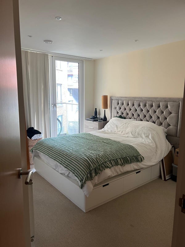 Room St. Anne Street in Greater London