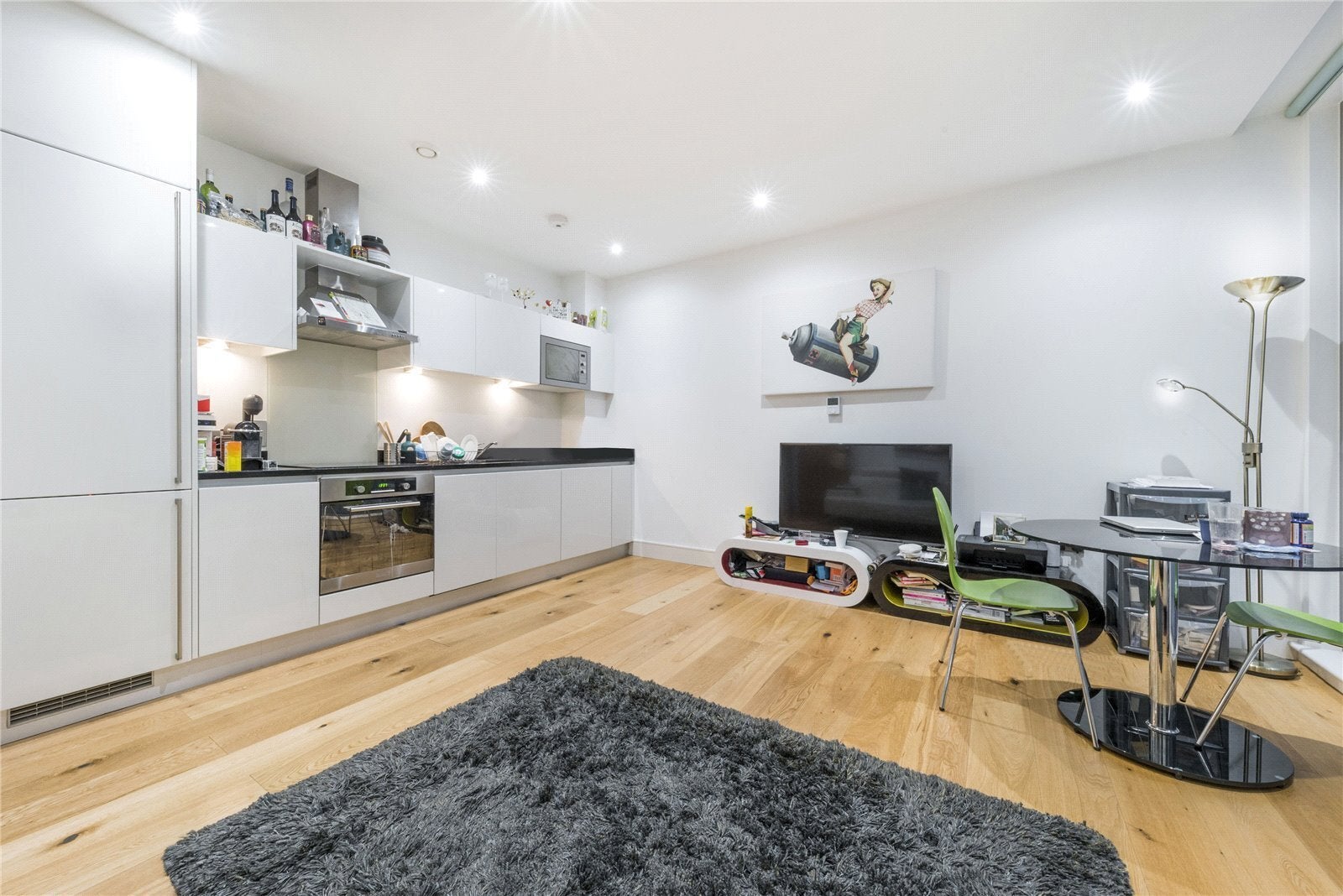 Flat Winchester Road in Greater London