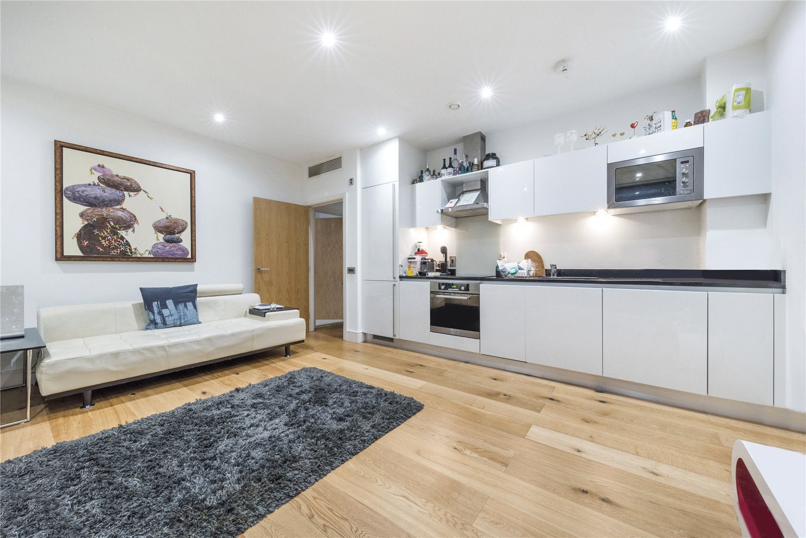 Flat Winchester Road in Greater London