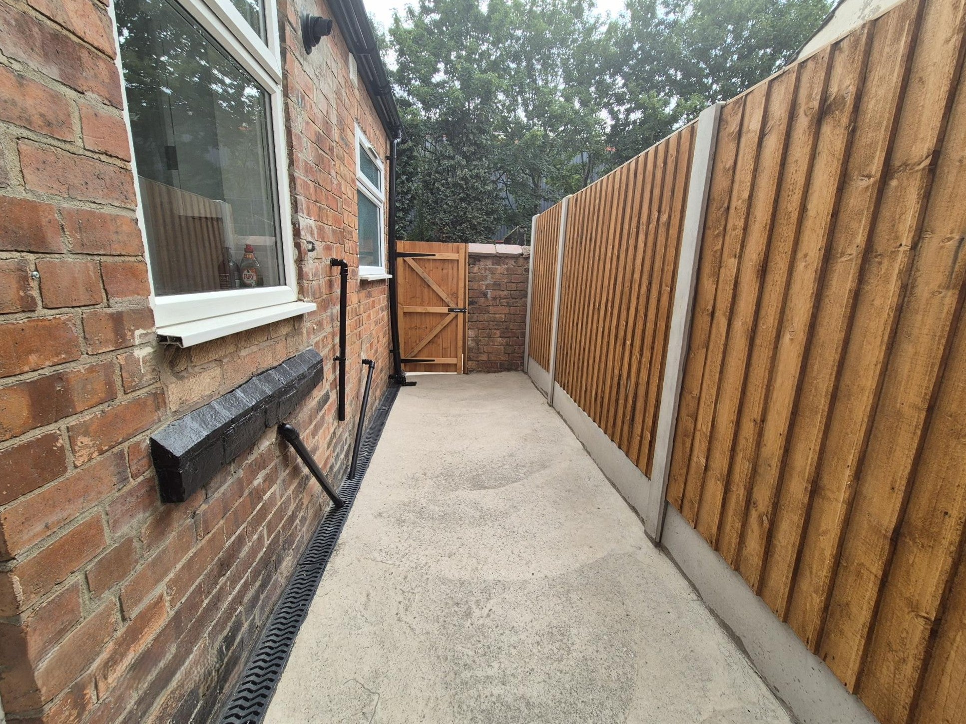 House Halecroft Avenue in Wolverhampton