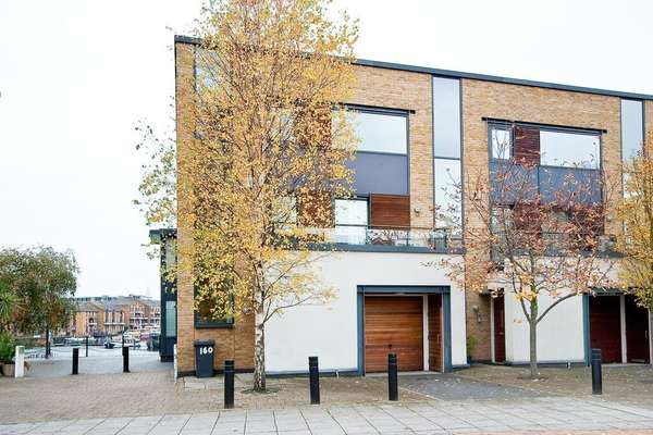 House Basin Approach in Greater London