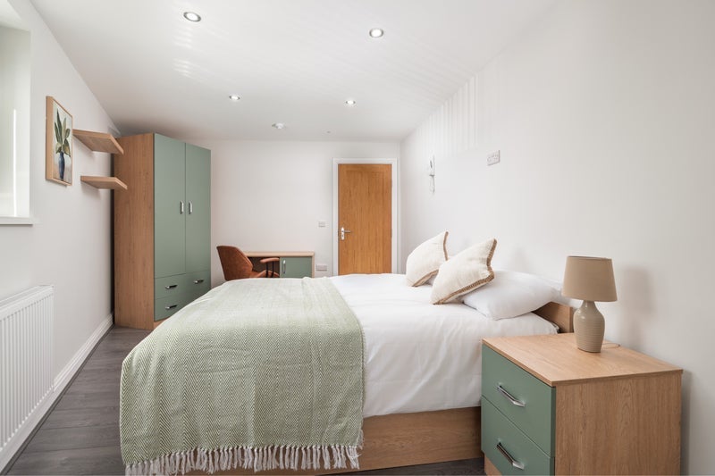 Room Middleton Road in Manchester