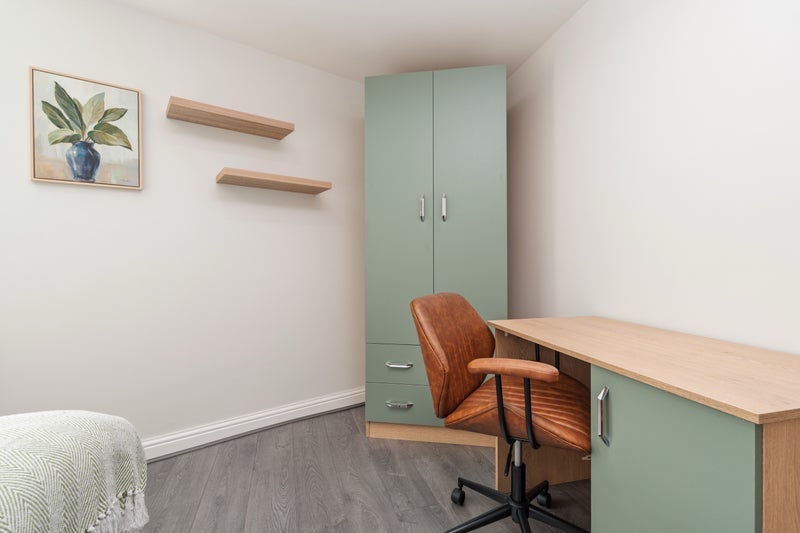 Room Middleton Road in Manchester